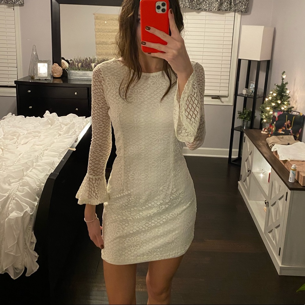 White Lace long-sleeve dress